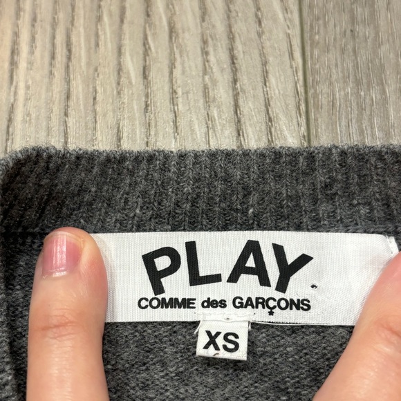 SOLD- Comme des Garcons Wool Sweater V-Neck Gold Heart CDG Play Heart Women’s XS - Picture 7 of 16
